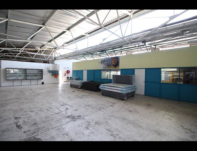 3,400M² WAREHOUSE FOR SALE IN BRAELYN